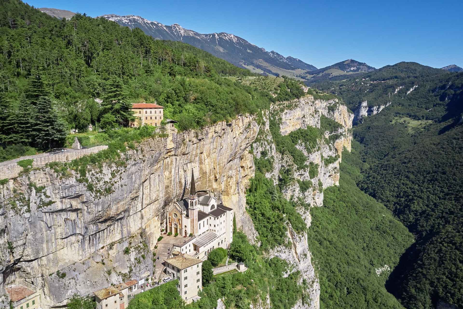 Santuario Madonna della Corona  - viaggio accompagnato di gruppo